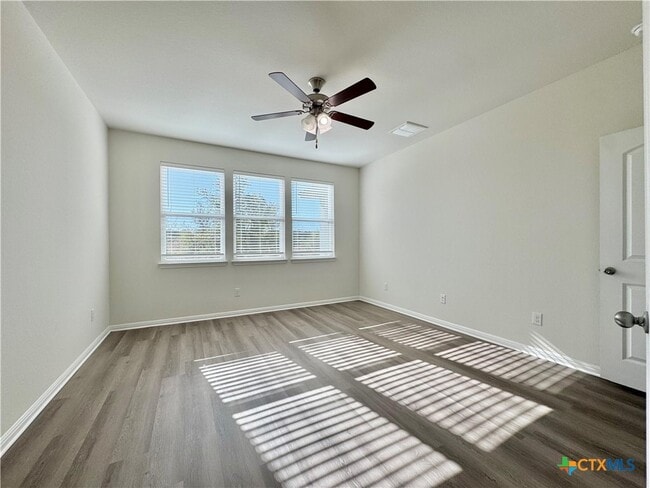 Building Photo - 320 La Escalera Dr