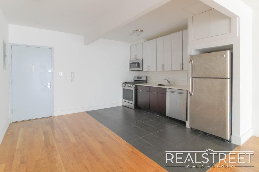 Building Photo - LUXURY 1 BED LOFT in Queens!