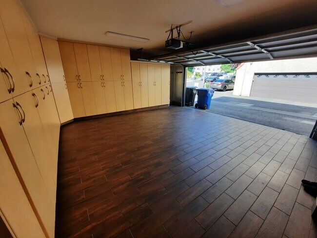 Building Photo - 7955 Vía Latina