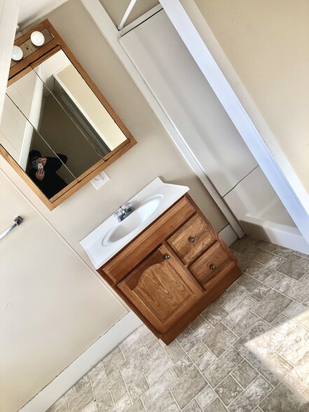 Bathroom - 72 Ash St