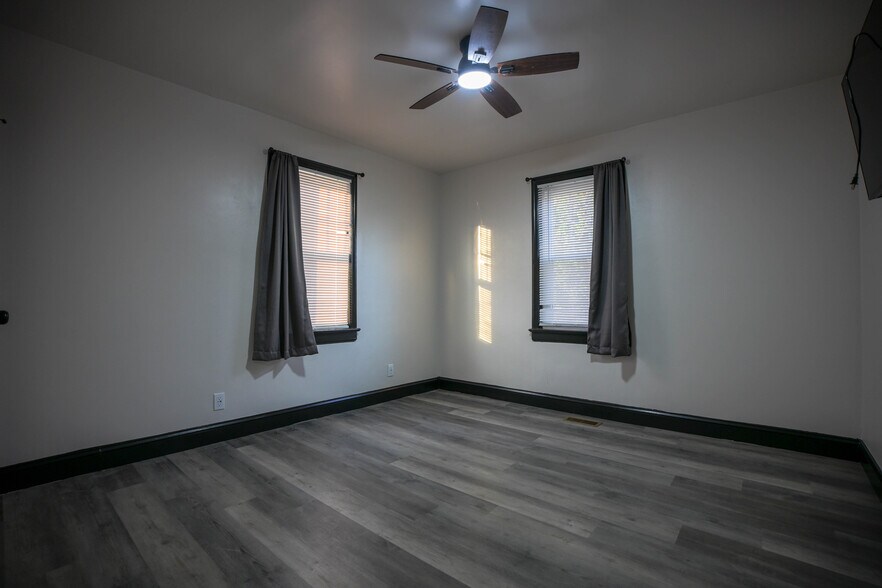 Building Photo - 111 E Garwood Ave