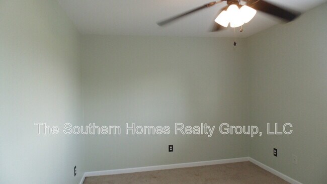 Building Photo - 264 Fyke Dr