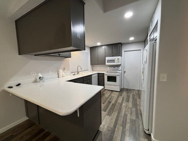 Building Photo - 3 Bedroom - 2 Bath Home