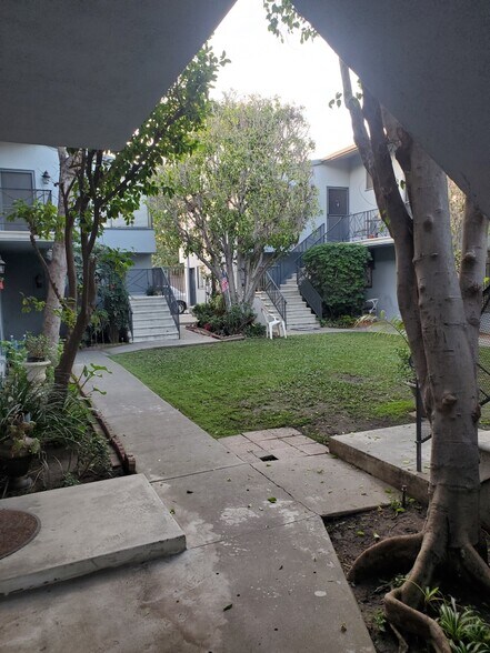 Building Photo - 4531 Hazeltine Ave