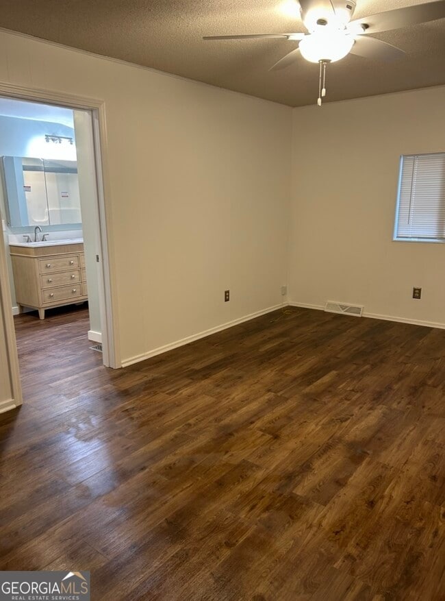 Building Photo - 522 Capri Dr