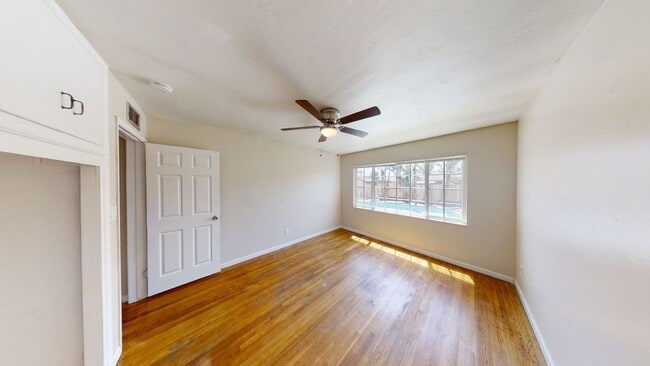 Building Photo - 4BD/2BA, POOL!!