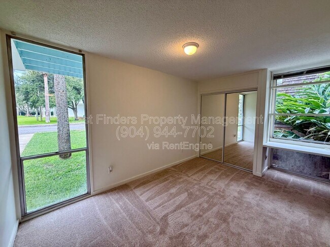 Building Photo - 222 7th St