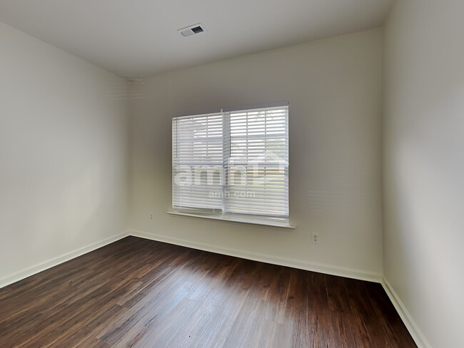 Building Photo - 415 Caperton Way