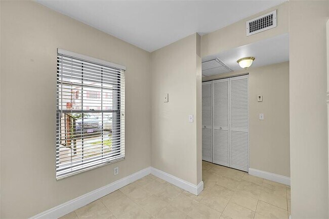 Building Photo - 2518 NW 89th Dr