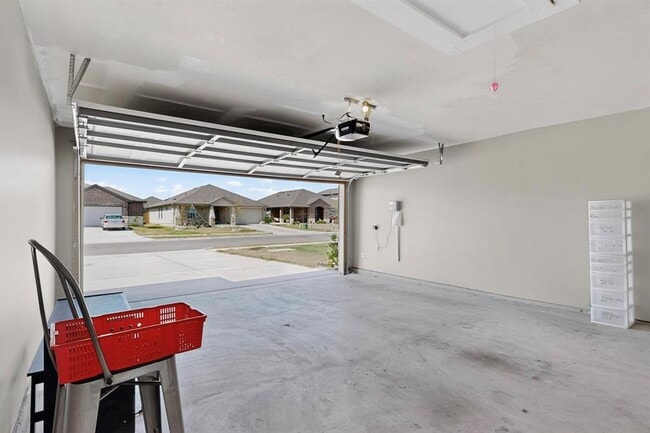 Building Photo - 322 Pedernales Ln