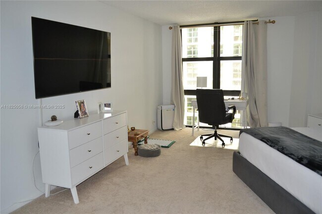 Building Photo - 1111 Crandon Blvd