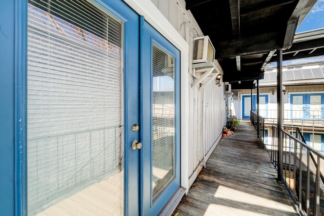 Primary Photo - 2322 Dunlavy St