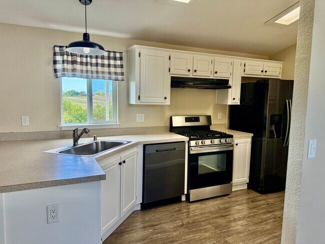 Building Photo - 600-606 Dolan Rd