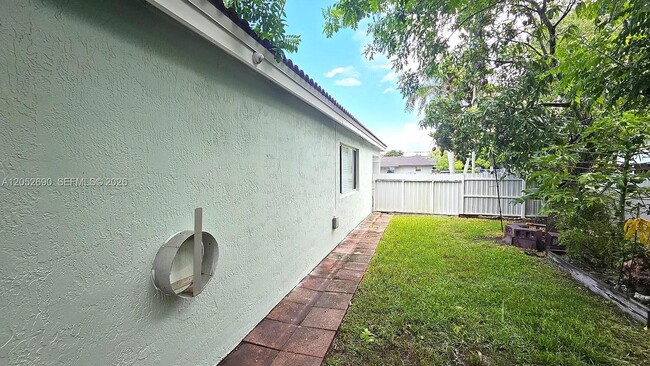 Building Photo - 10611 SW 170th Terrace