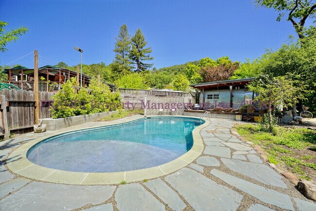 Building Photo - All New!  Fabulous 3 bedroom Fairfax house...