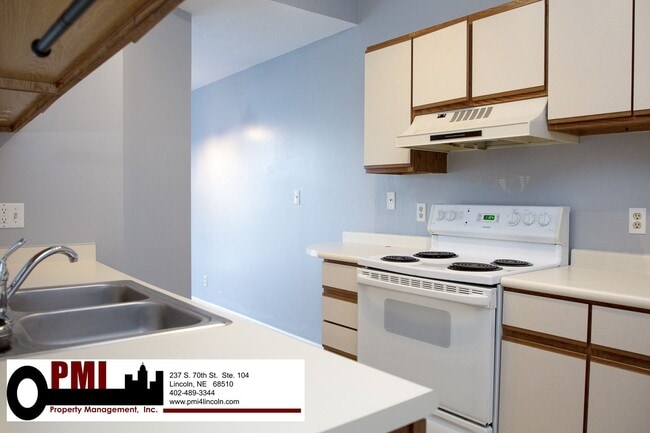 Building Photo - 2 Bedroom, 1.5 Bathroom Single Unit for Rent at Historic WaterPark