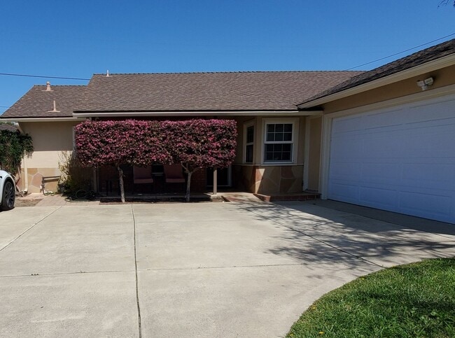 Primary Photo - Beautiful Home near Laguna Lake