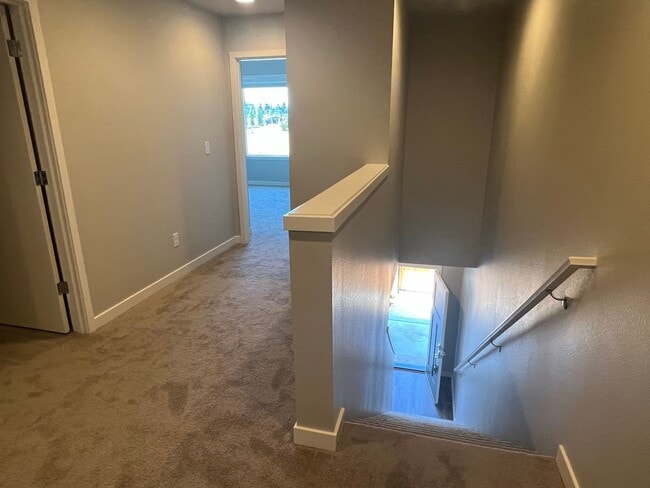 Building Photo - Beautiful, Newer Townhome!  Walking distance to many amenities.
