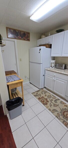 Building Photo - 1447 Lincoln Way