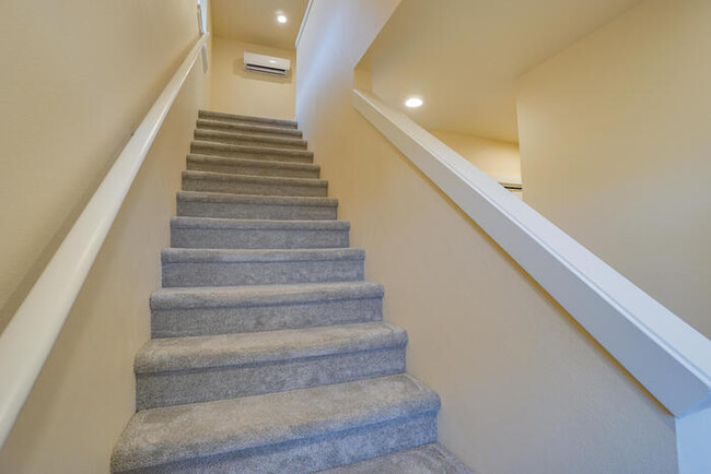 Building Photo - Beautiful Newer Townhome In Landover Sharmel