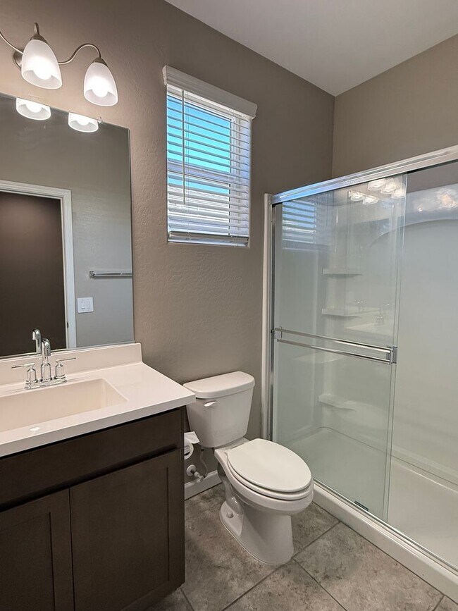 Building Photo - Beautiful Newer 4 Bedroom 3 Bathroom Anthem at Merrill Ranch Home!