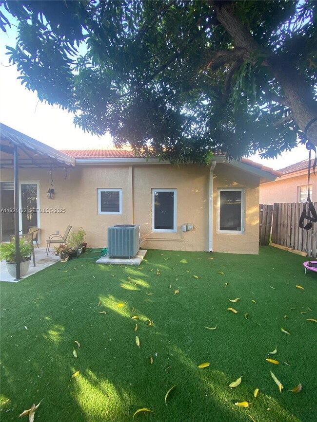 Building Photo - 14046 S Cypress Cove Cir