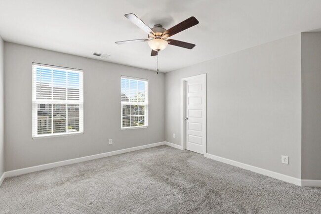 Building Photo - Luxury End-Unit Townhome Near 386 & Long Hollow Pike | Designer Finishes, Prime Location & Mainte...