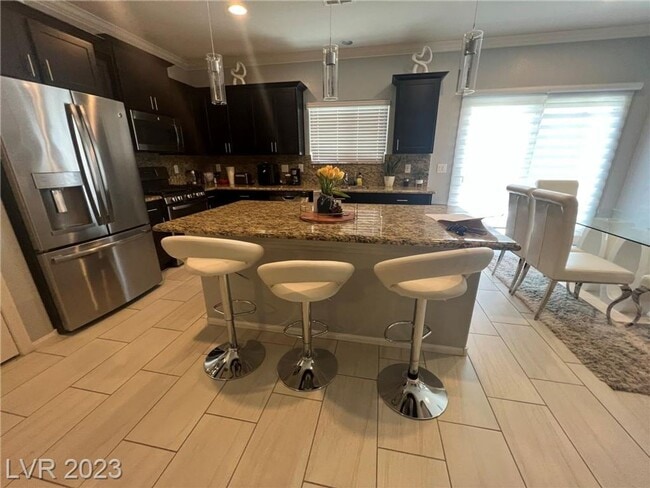 Building Photo - BEAUTIFUL HOME IMMACULATE AND READY TO MOVE-IN