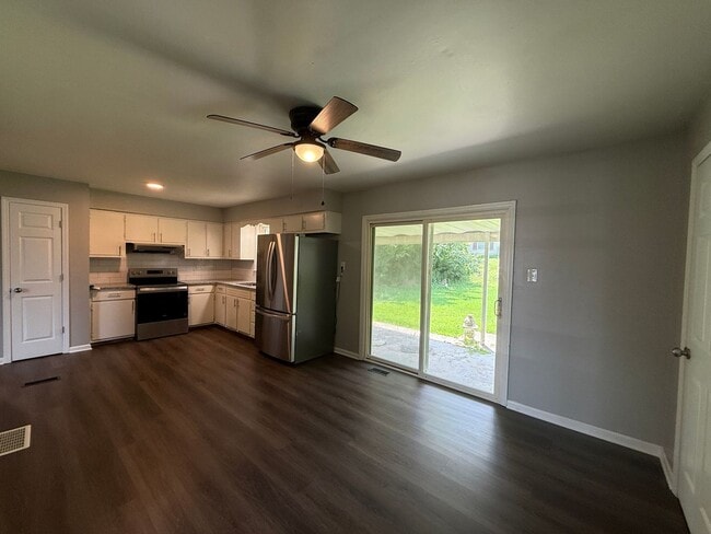 Building Photo - Come Take a Look At This!
