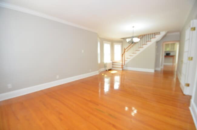Building Photo - 61 Tainter St