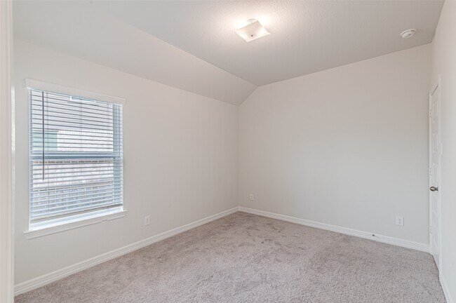 Building Photo - 7431 Sail Hl Dr