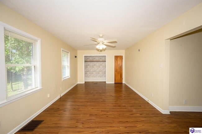 Building Photo - 216 N Mantle Ave
