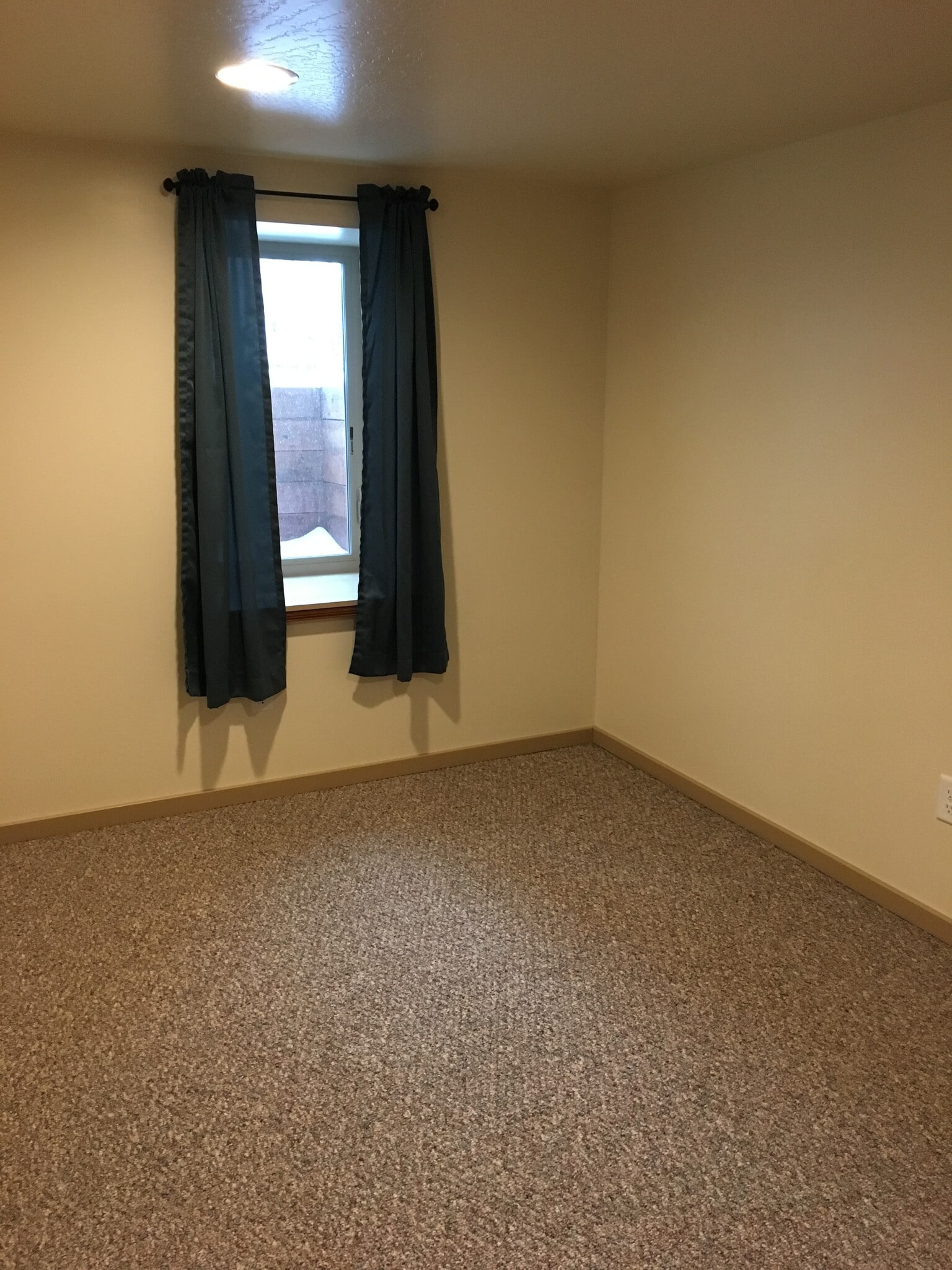 Building Photo - 323 Eddy Ave