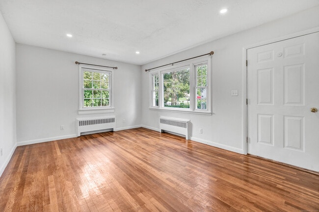 Building Photo - 19 Sunset Dr