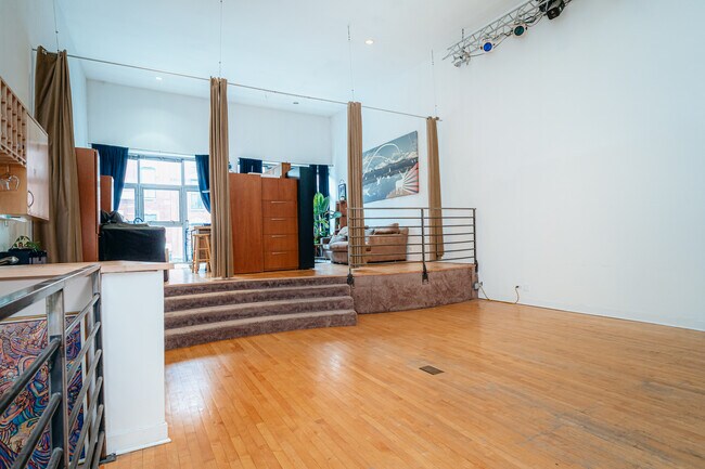 Building Photo - 1543 N Milwaukee Ave