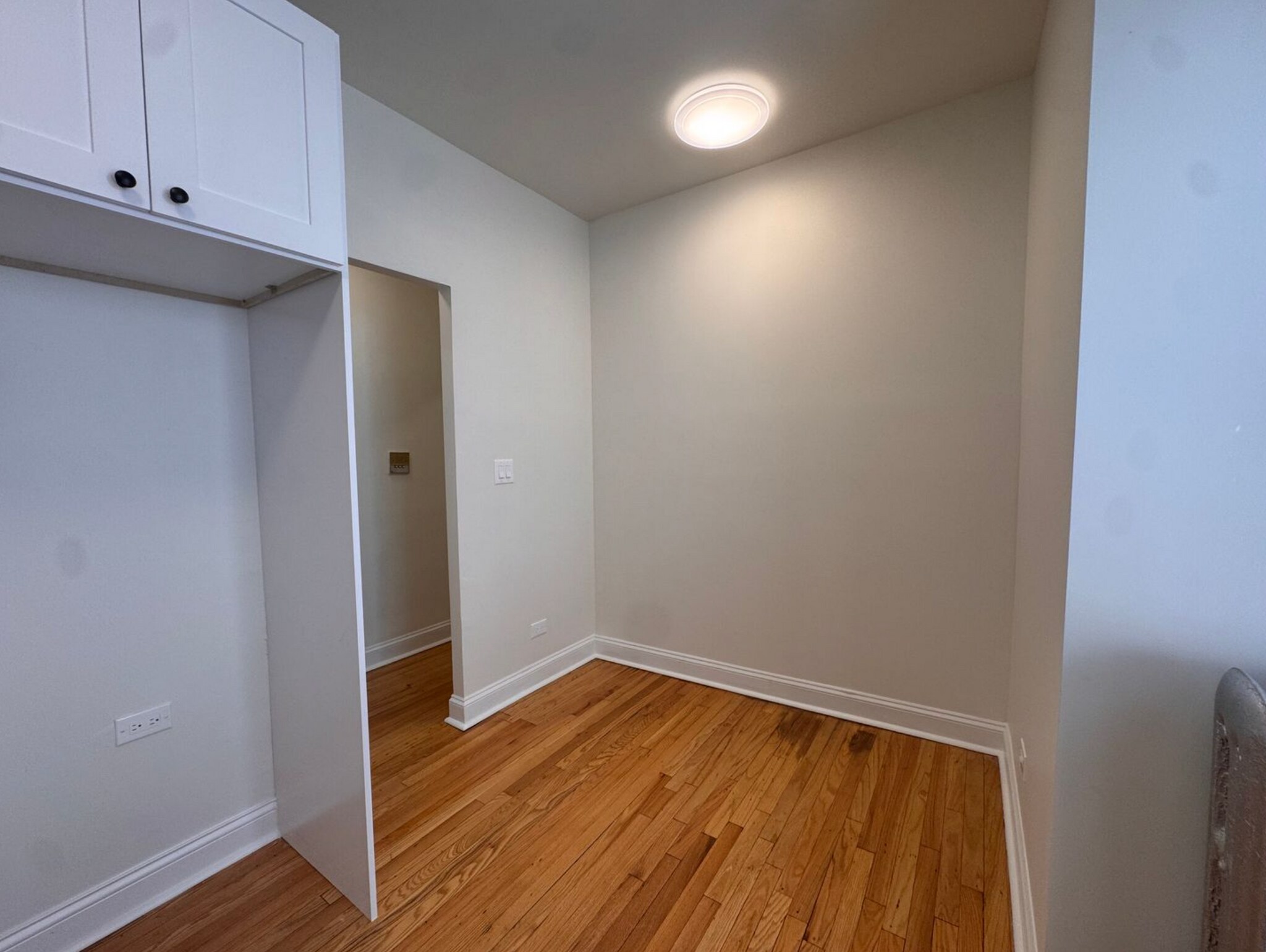 Building Photo - 6422 N Greenview Ave