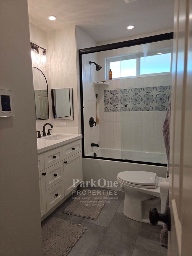 Building Photo - Charming Home with Detached Office in Lafayette Saranap