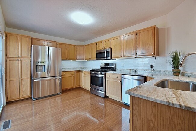 Building Photo - 19 Ptarmigan Dr