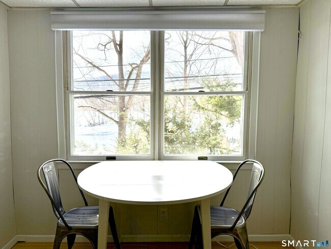 Building Photo - 11 Bogus Hill Rd