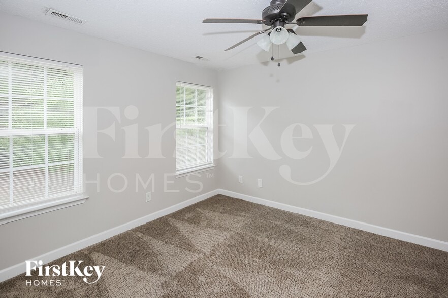 Building Photo - 9143 Simonton Dr