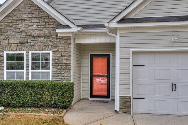 Building Photo - 665 Dunrobin Ln