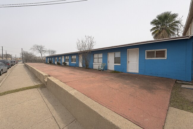 Building Photo - Affordable Studio + 1 Bath