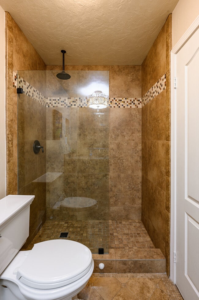 Building Photo - Elegant 5BR Furnished Estate with Pool & G...