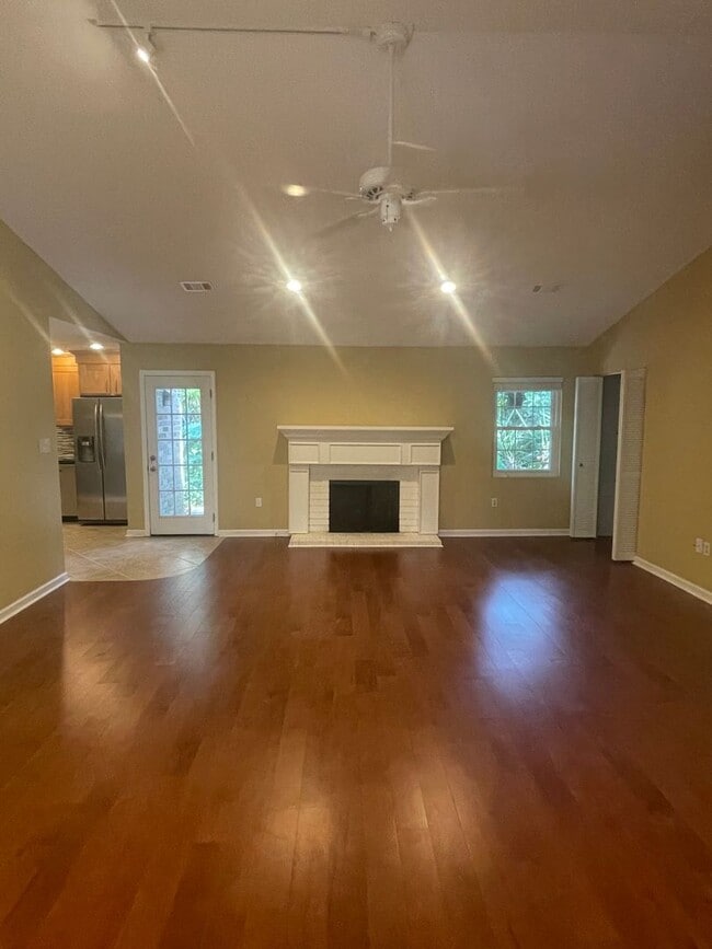 Building Photo - UPDATED HOME IN RIVER OAKS ON WILMINGTON I...