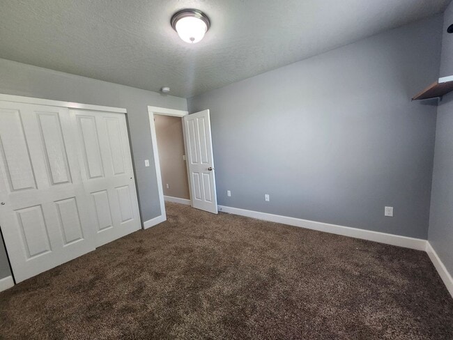 Building Photo - Single Story Home w/Huge Fenced Backyard!