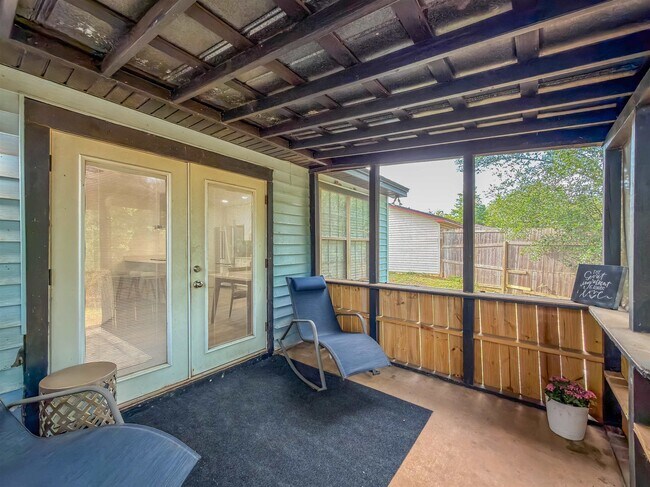 Building Photo - 2059 Little River Ln