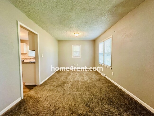 Building Photo - Cozy, Ranch Style Home w/ Stainless Steel ...