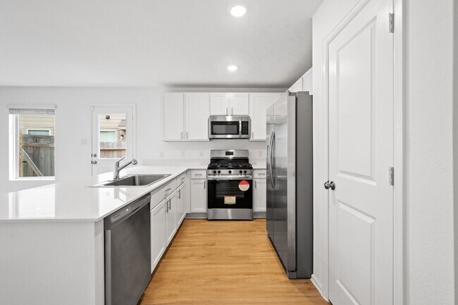 Building Photo - 18950 Panzini Dr