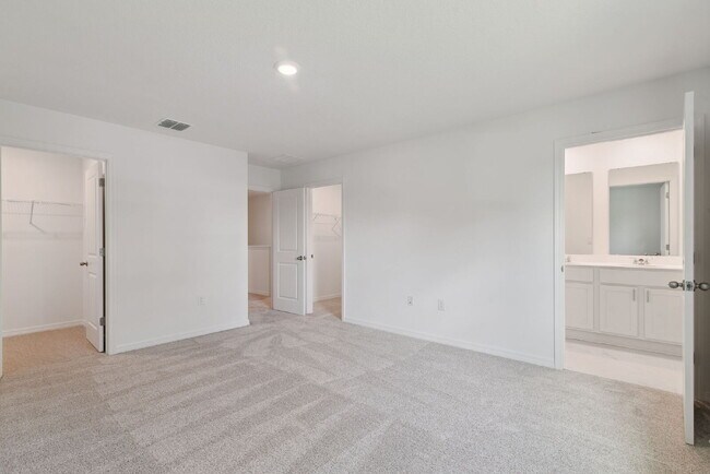 Building Photo - 1108 Elm Dr