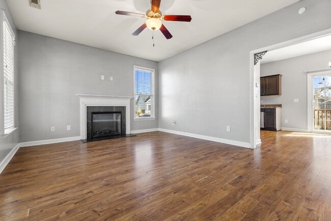 Building Photo - Towne Pointe